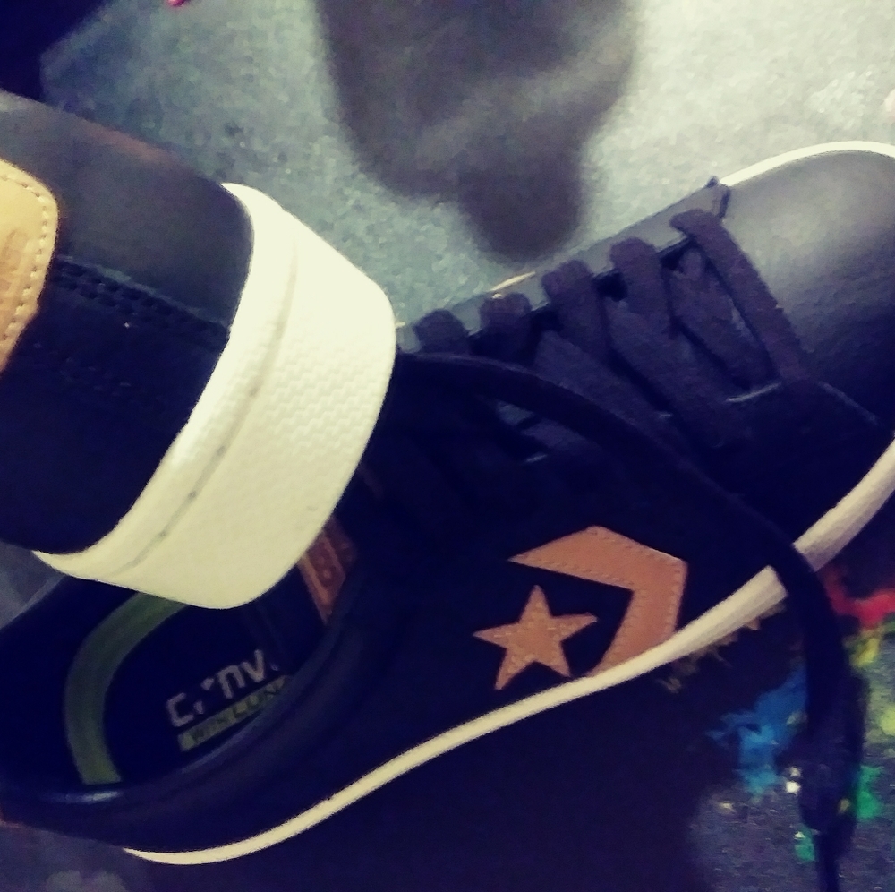 Converse - Picture 2 of 5